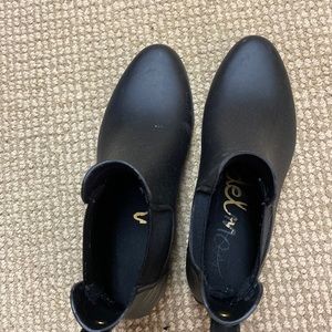 Same Edelman black waterproof boots